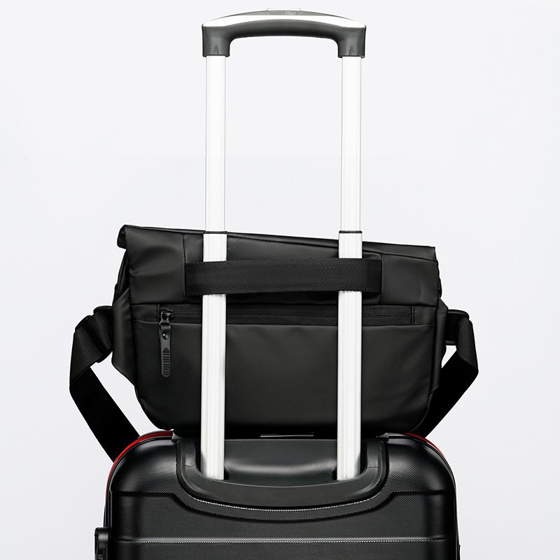 Men's Crossbody Bag Magnetic Buckle Chest Bag Men's Messenger Bag Men Cycling Motorcycle Backpack Sports Men's Shoulder Bag Fashion Application Scenario