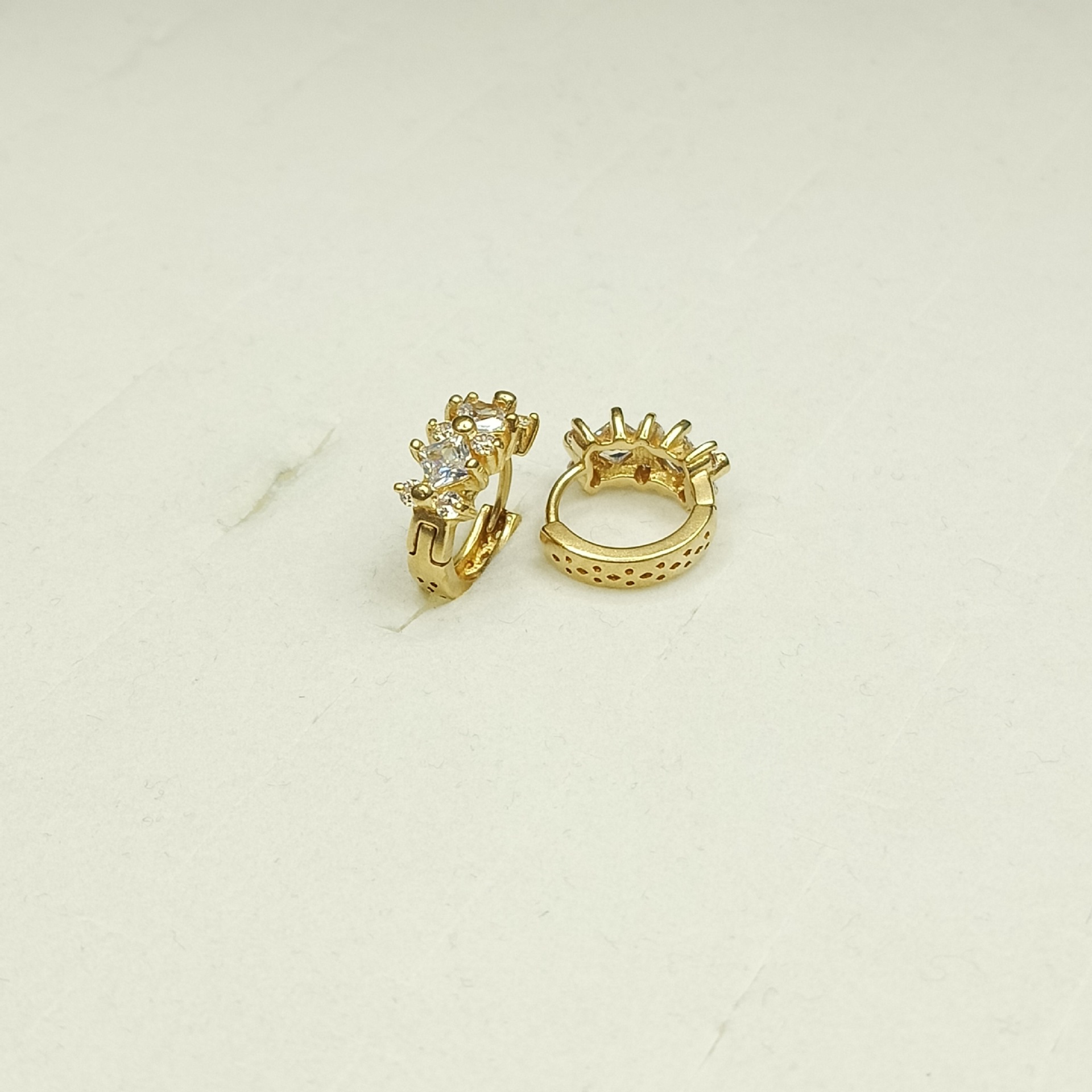 Fashionable and commuter style rough earrings, niche and exquisite, light luxury and high-end feel, slightly inlaid zircon circular half-set Specification image
