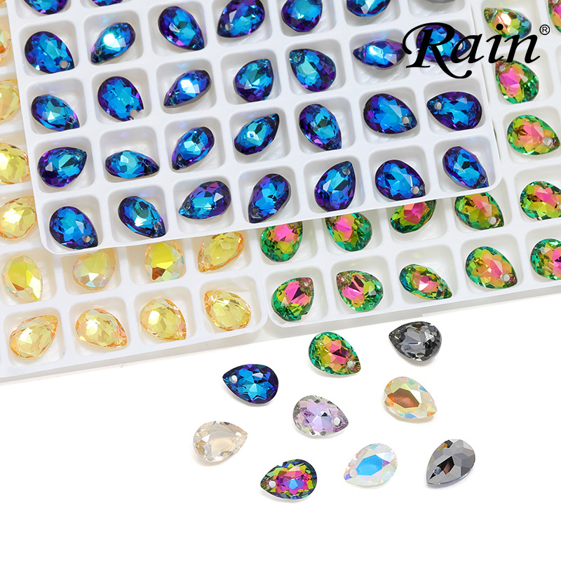 The manufacturer is selling simple and elegant teardrop-shaped crystal multi-color glass pendants for diy jewelry accessories wholesale