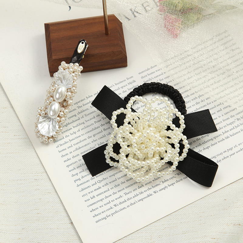 Pearl hair bands, chanel-style bow hair accessories, handcrafted beaded one-piece hair clips, simple and elegant side clips, wholesale domestic self-produced other hair accessories Specification image