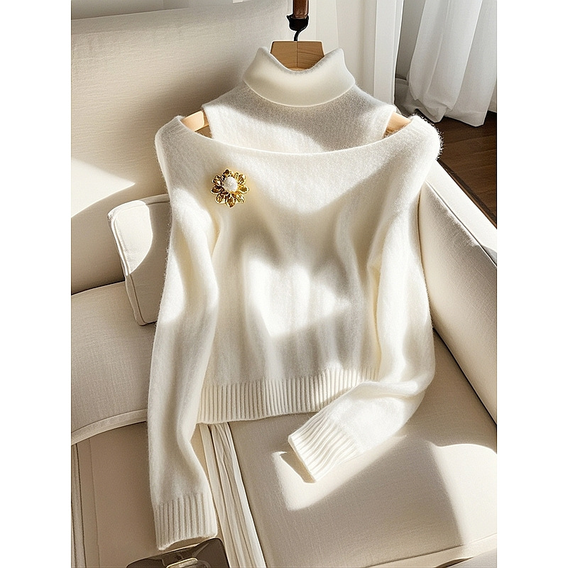 A high-end and super good-looking white high-neck sweater for women in 2024 winter, with a soft and laid-back style. Pair it with a knitted top as a base layer details Picture