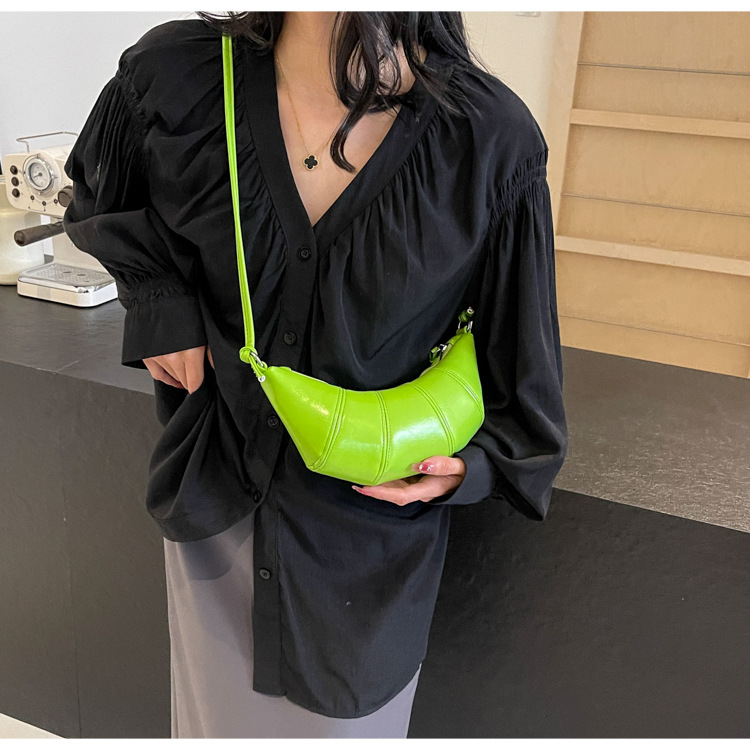 跨境外贸牛角包女包新款潮简约时尚斜挎饺子包百搭单肩箱包皮具男士手提包详情18