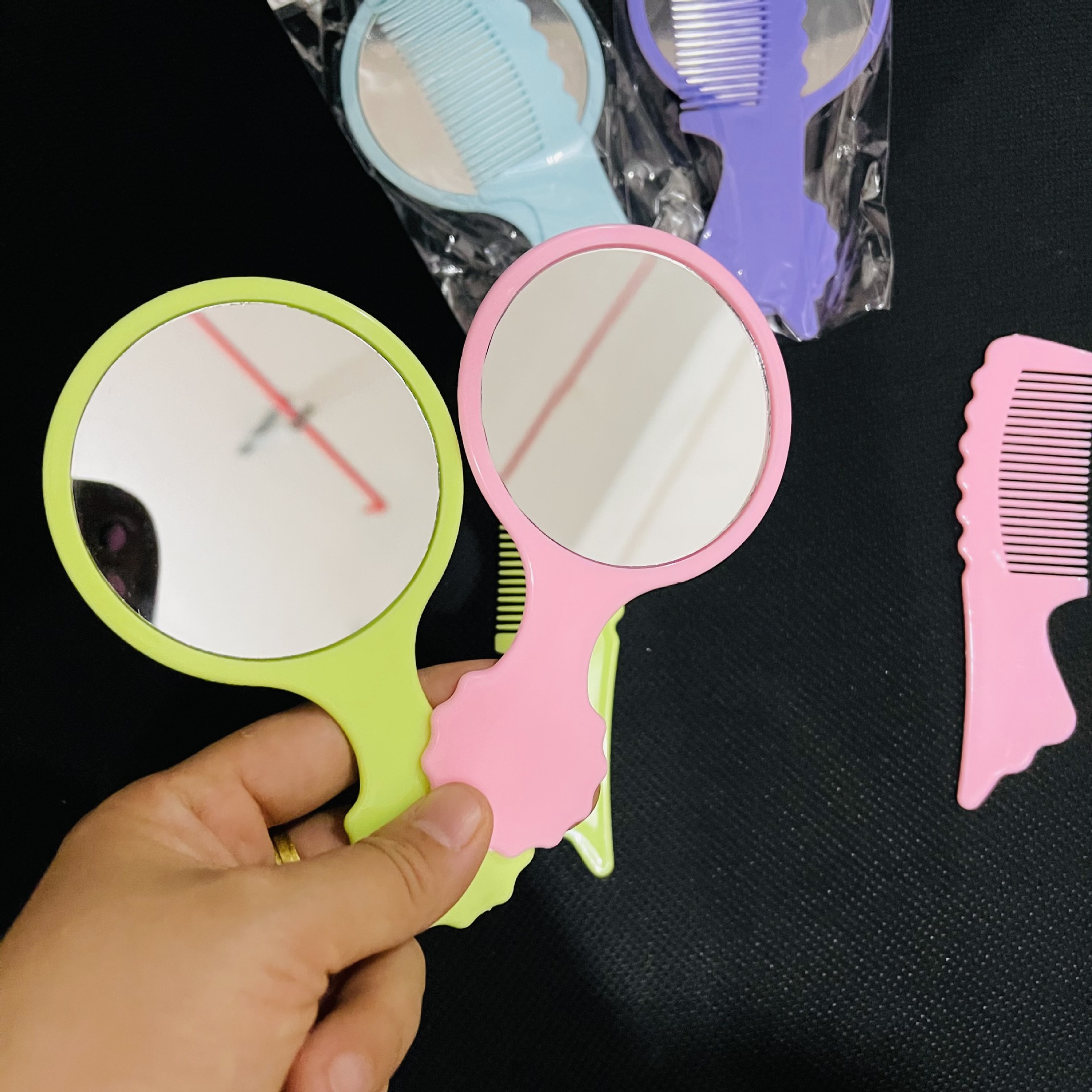【 Zone 3-13 】316 Mirror Comb Set 100/ box 1000/ case 316 mirror Comb set Portable Small Comb and small mirror quantity Hair comb, Makeup mirror comb set Student handle Application Scenario