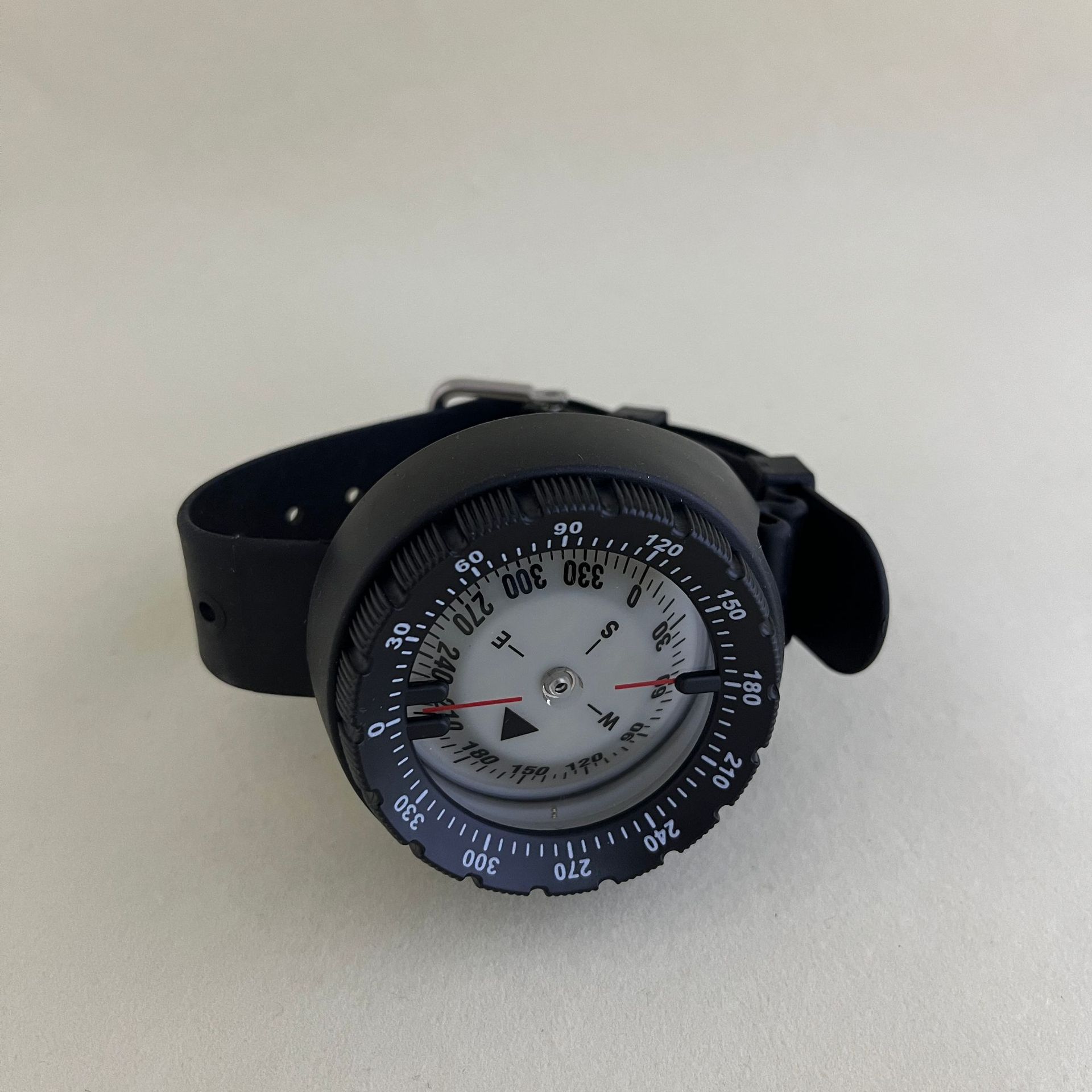 The new Amazon bestseller Q60 diving watch with a compass strap, a high-quality gift compass for diving Specification image