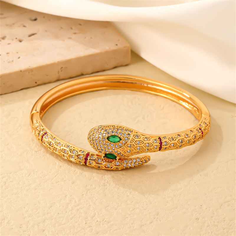 Snake-shaped jewelry set, Kashi accessories, European and American cross-border full-diamond zircon bracelet ring, European and American fashionable and personalized heavy industry Item Picture