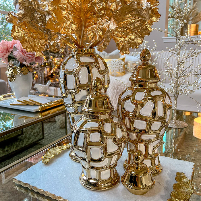 Light luxury electroplated gold checkered ceramic general jar art storage jar, model room hotel decoration vase, Golden castle vase