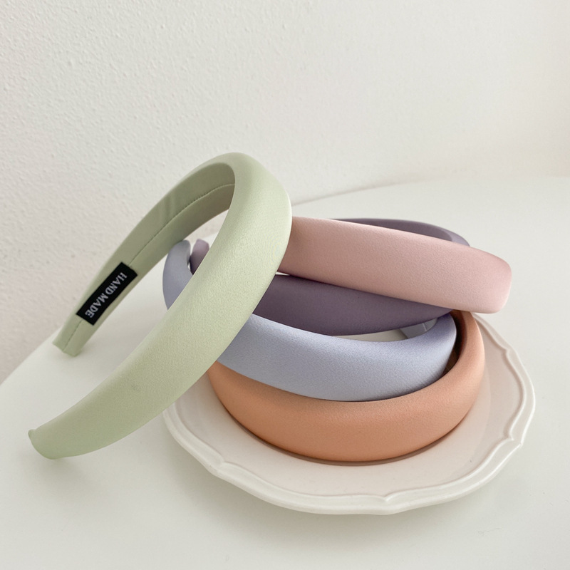 A new satin thick sponge wide-edge high-height-increasing hairband for girls. It's a versatile hair clip and accessory for going out to wash your face details Picture
