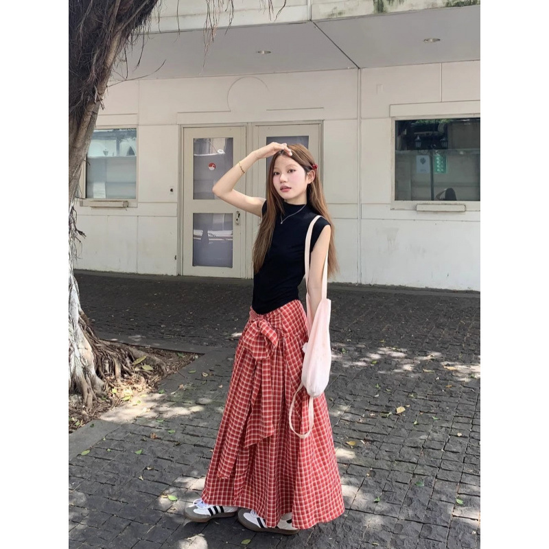 Retro red spicy girl checkered strappy skirt, a new summer design with a niche fashion sense, high-waisted long dress Specification image