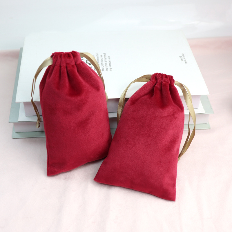 Red festive velvet drawstring bag, dust-proof packaging, velvet storage bag, New Year gift, drawstring bag with LOGO printing Application Scenario