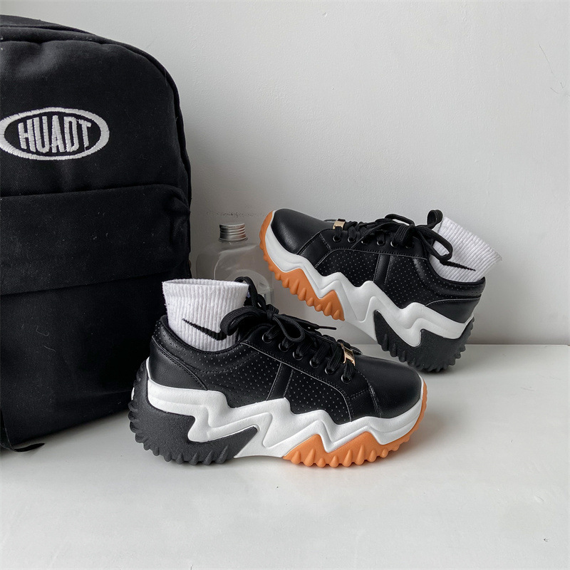 2022 Autumn new women's sports shoes: Korean-style versatile white sneakers with zigzag soles, fashionable lace-up casual single shoes details Picture