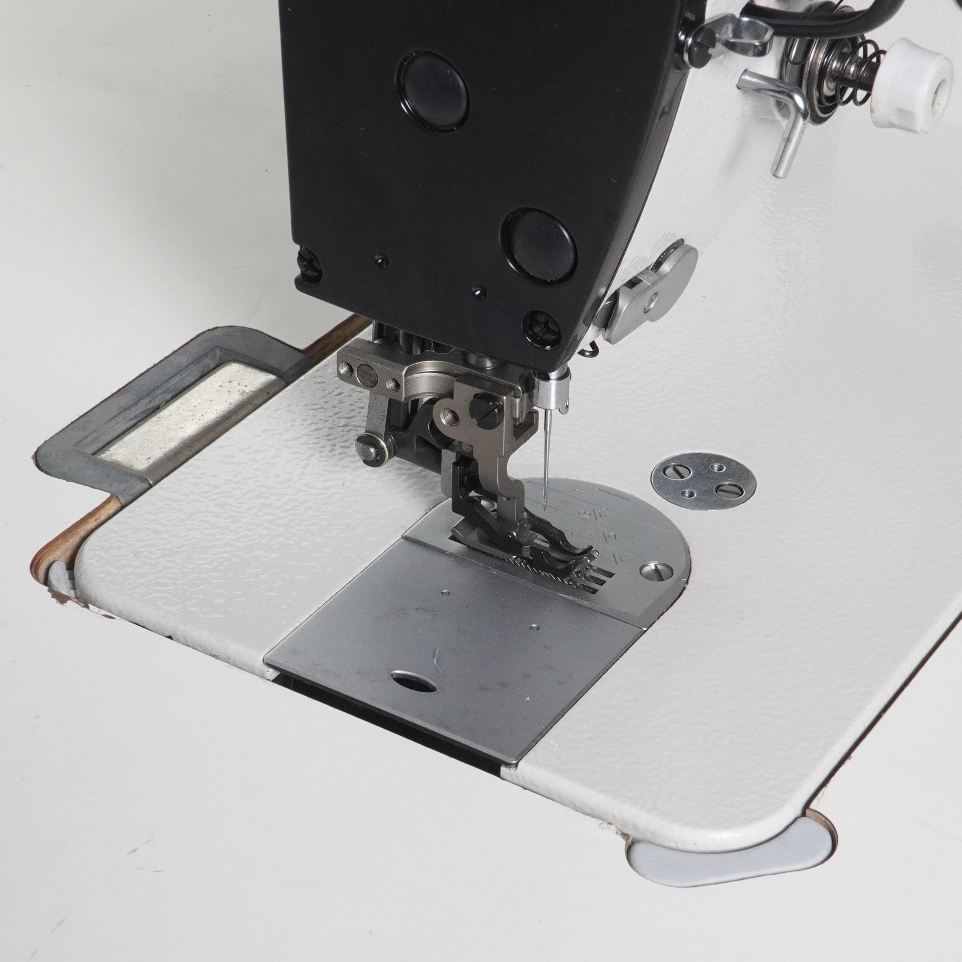 Upper differential flat sewing machine, curtain and bed sheet wrinkling and splicing machine, pleating decorative sewing, fully automatic computerized sewing machine details Picture