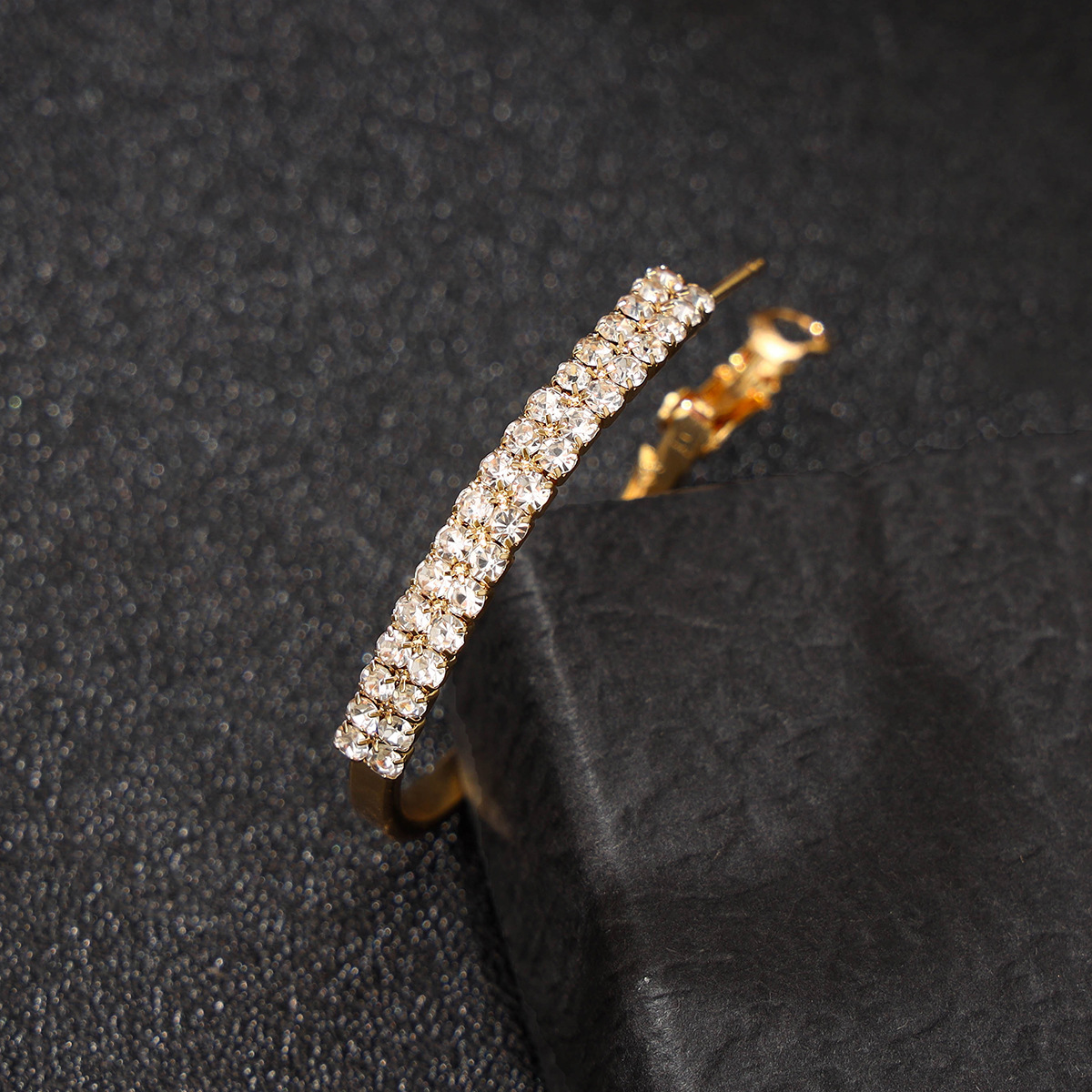 Foreign Trade Cross-Border Personality Temperament Earrings Hot Sale Of Diamond Temperament Ear Hanging High-Grade Sexy Women's Earrings 18K Gold Earrings Application Scenario