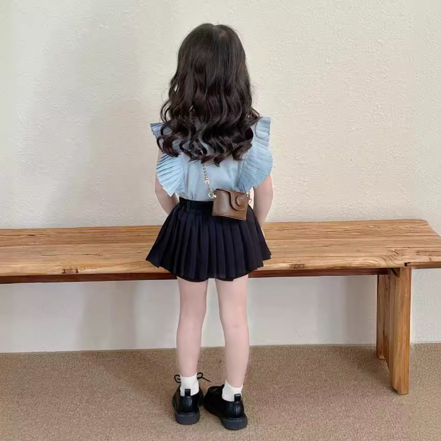 This is a new summer children's clothing style for 2024, featuring a cute and stylish bellows-pleated short-sleeved T-shirt for girls Application Scenario