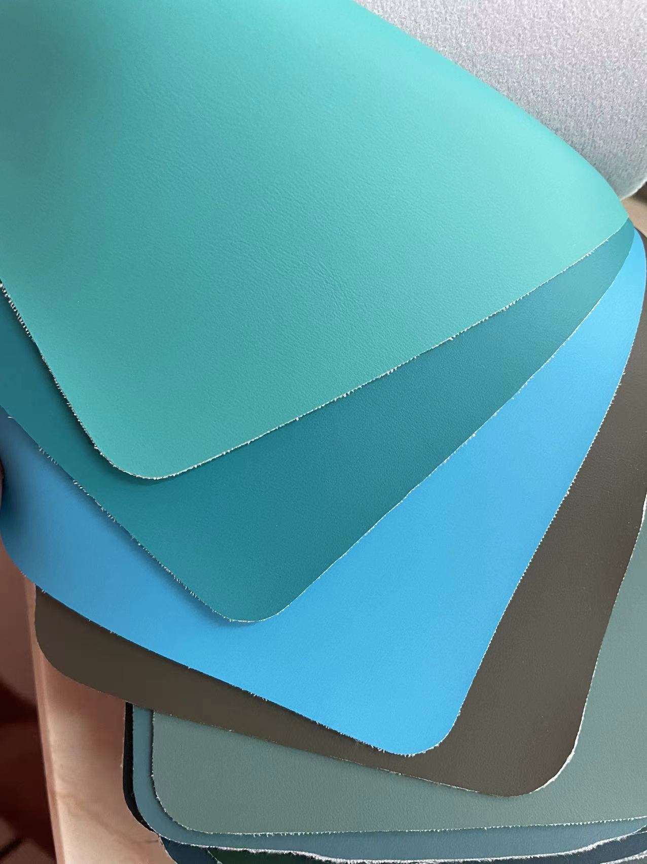 Cuero PU no soluble cuero automotriz sofá cuero asiento nuevo proceso antifouling resistente al desgaste sofá a base de agua equipaje material de calzado tela details Picture