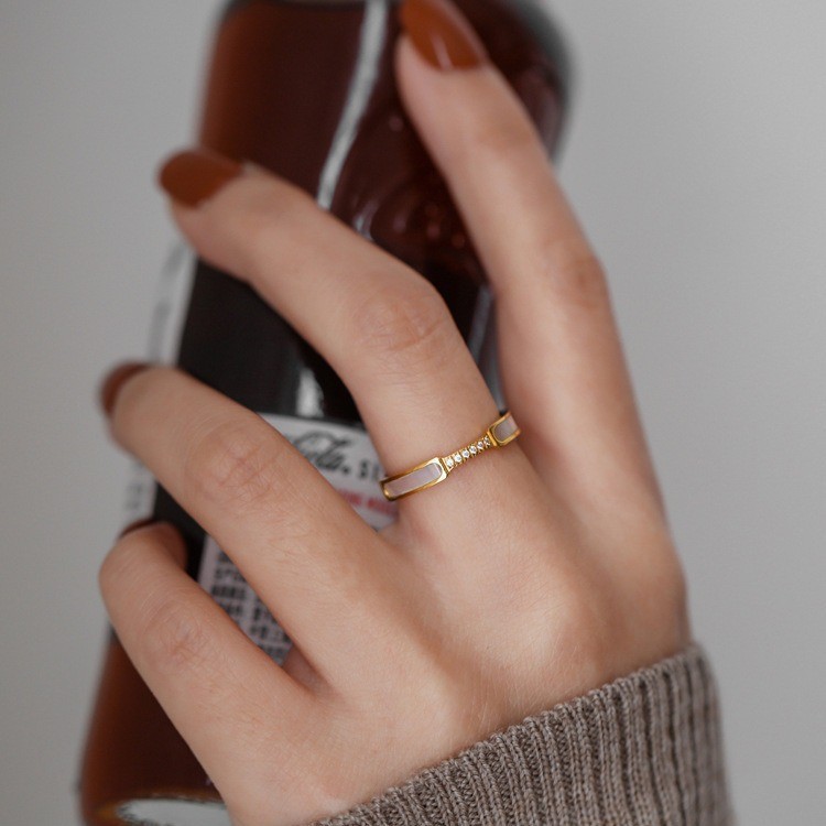 Europe And The United States Light Luxury High-Grade Micro Inlaid Shell Ring White Fritillaria Titanium Steel Ring Female Do Not Fade All The Niche Jewelry details Picture