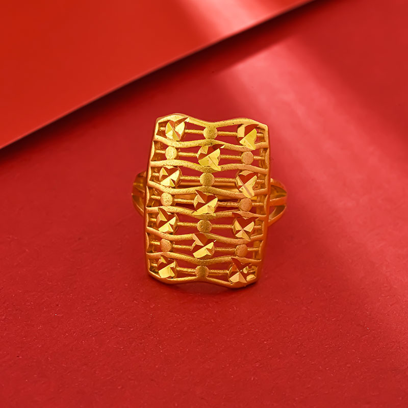 Chuangmei Jewelry's 24K gold-plated heart-shaped ring, a unique and retro design for women, is a wedding ring details Picture