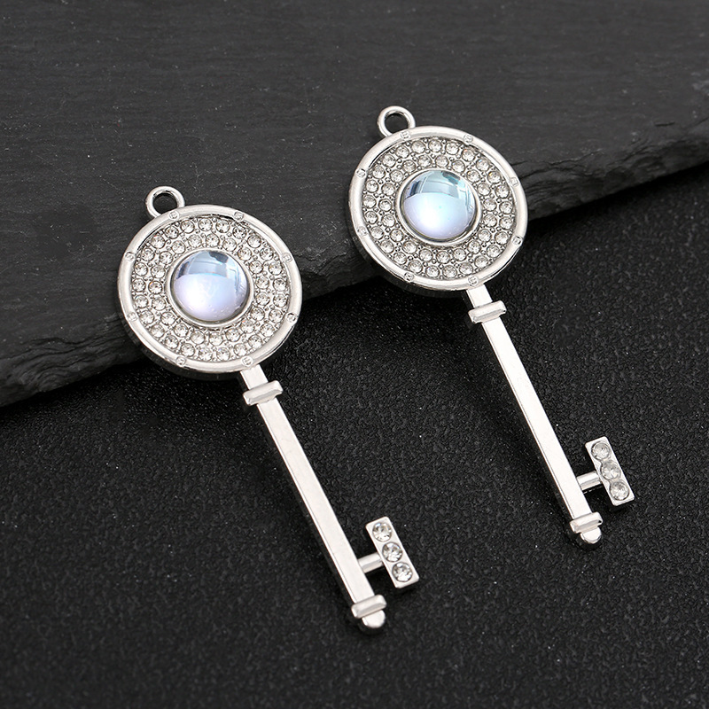 日韩新款钥匙钛钢项链  时尚简约镶钻吊坠  气质合金服饰配饰衣链