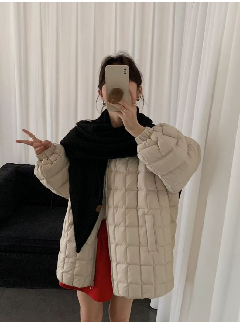 A new 2025 winter Korean-style lantern-sleeved checkered down jacket for women, featuring a unique and lightweight design pic 27