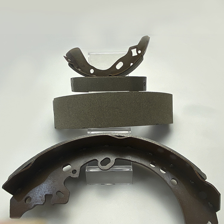 The best-selling k1174 ceramic brake shoes are suitable for the rear of Paladin D21 / Duke King 2-wheel drive and Nissan pickup trucks Application Scenario