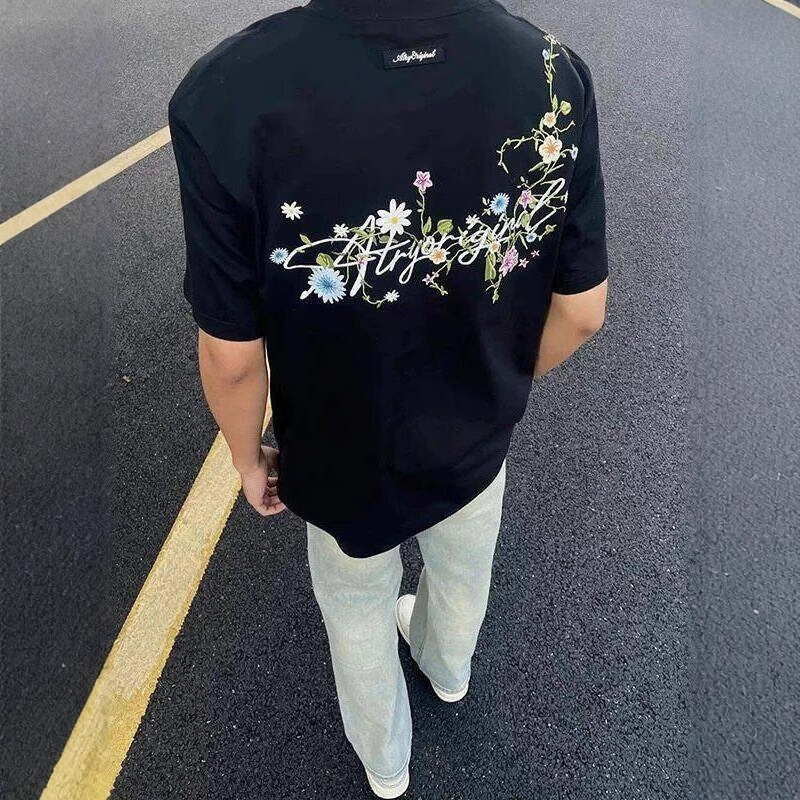 Floral embroidery T-shirt for men, summer 2025 American high street streetwear, short-sleeved, cool and stylish for teenagers, 5-and-a-half-sleeved