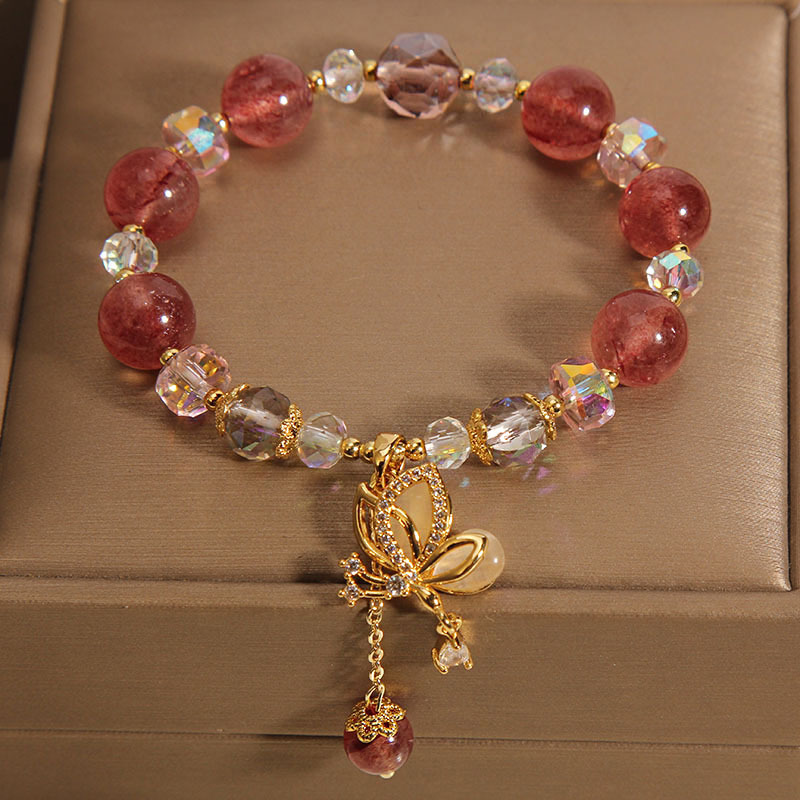 Brazalete de cristal de fresa natural para mujeres nicho de lujo ligero sentido de alto nivel colgante de mariposa cristal cadena de mano para novia novias mejor regalo Application Scenario
