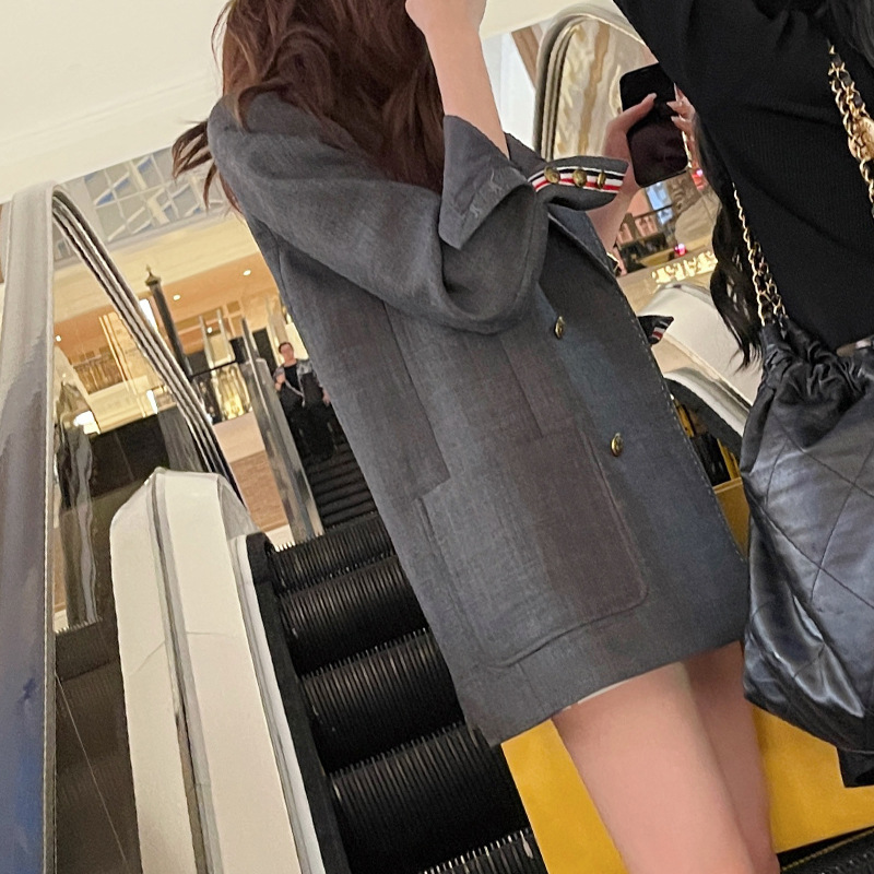 Nanyou European Goods' new autumn and winter collection is a top-notch premium European fine-spun wool casual suit jacket with long sleeves for women Application Scenario