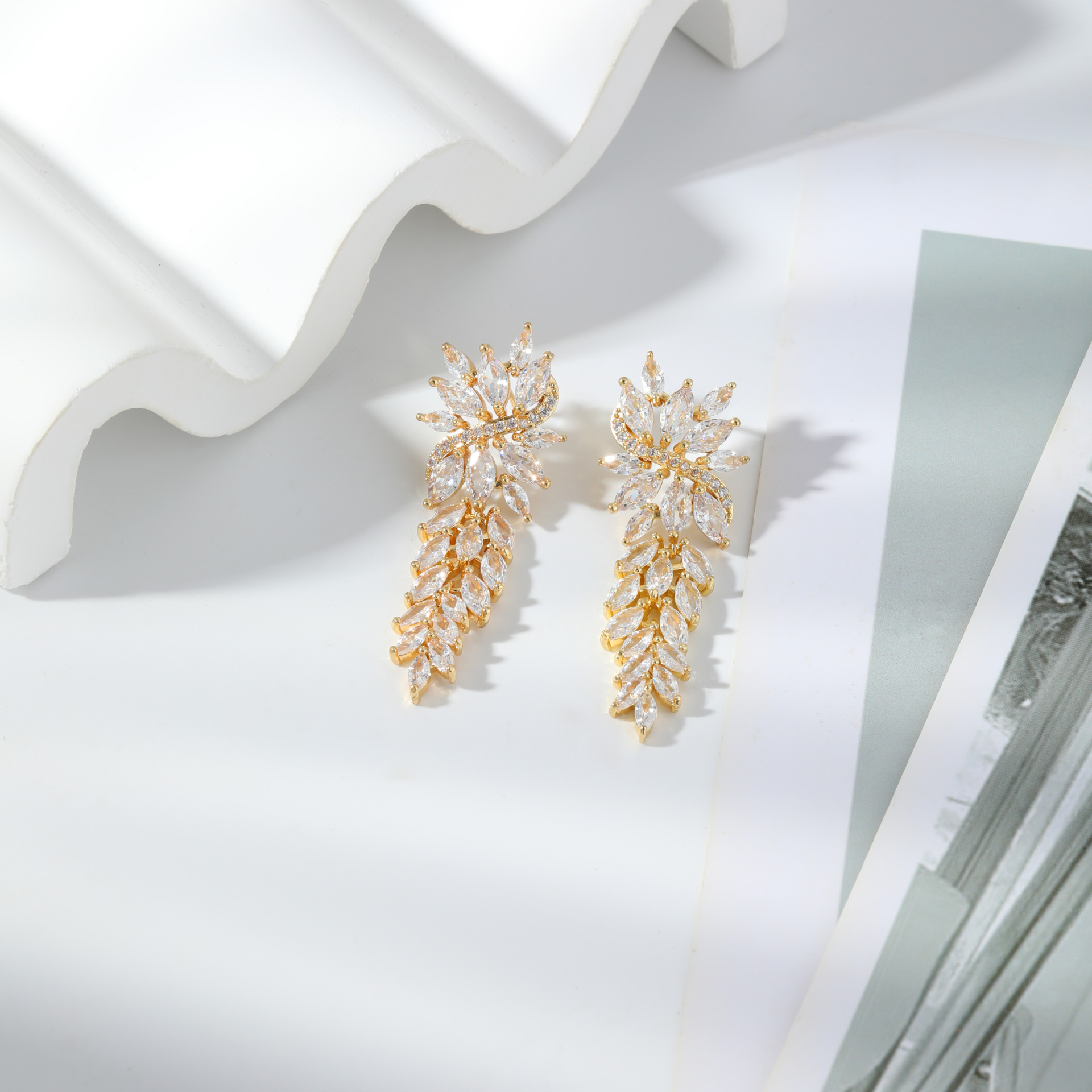 Kashi's new autumn European and American leaf geometric tassel design zircon stud earrings are Valentine's Day gift accessories for couples