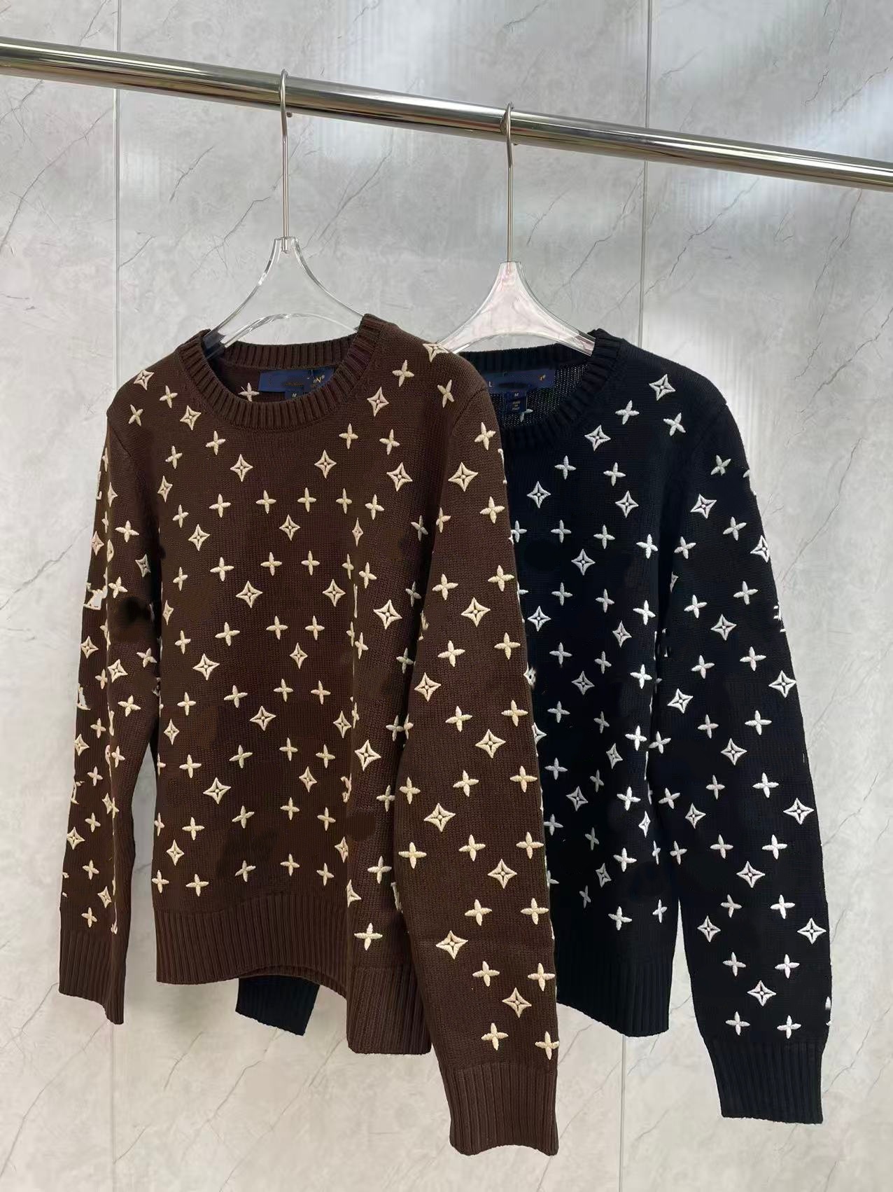 南油高版本L家经典时尚老花满天星刺绣图案圆领针织衫毛衣女详情5