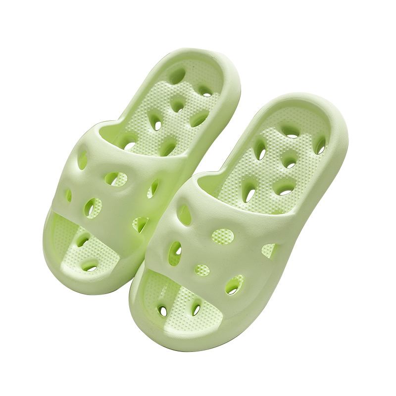 New leaky slippers for summer home anti-slip and versatile, bathroom and hotel leaky cooling slippers, couple and family cooling slippers wholesale Item Picture