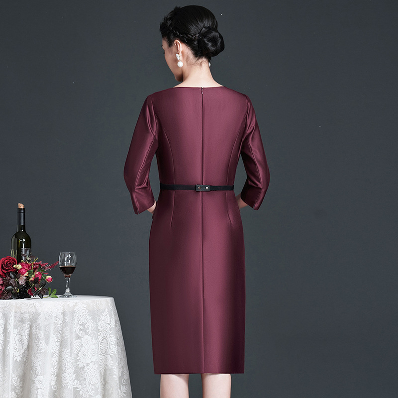 Factory Direct Sales 2022 Autumn Clothes New Fake Two Thin Clothes To Cover The Belly Of The Elderly Fashion Dignified Mother Dress Application Scenario