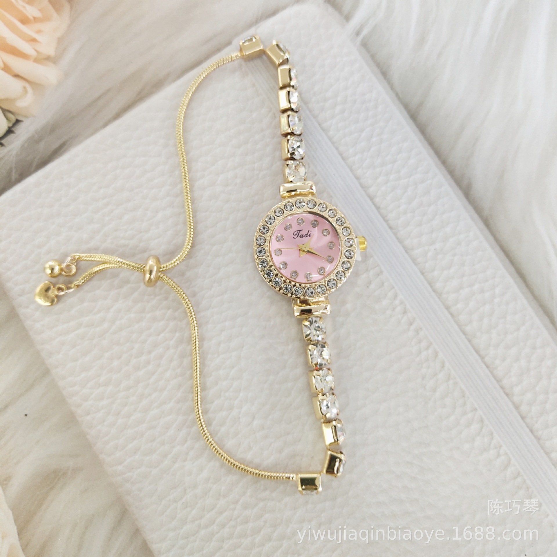 New fashionable square Zircon fine band diamond-encrusted ladies' round watch with adjustable bracelet, women's quartz watch