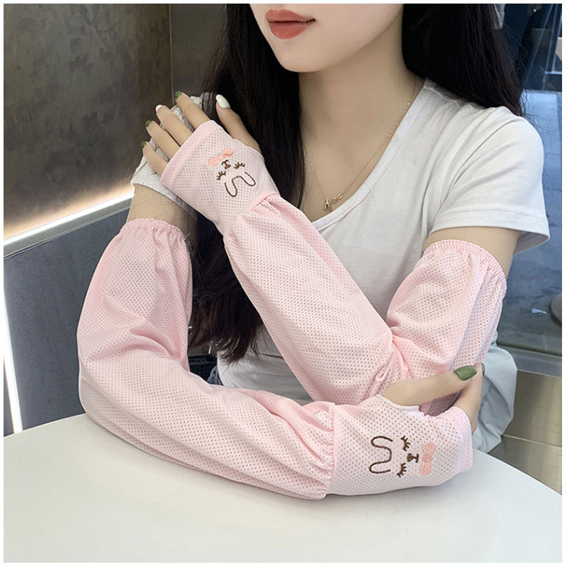 Large Size Ice Sleeve Women's Summer Driving Sunscreen Sleeve Loose Arm Protection Riding Uv Ice Silk Sleeve Application Scenario
