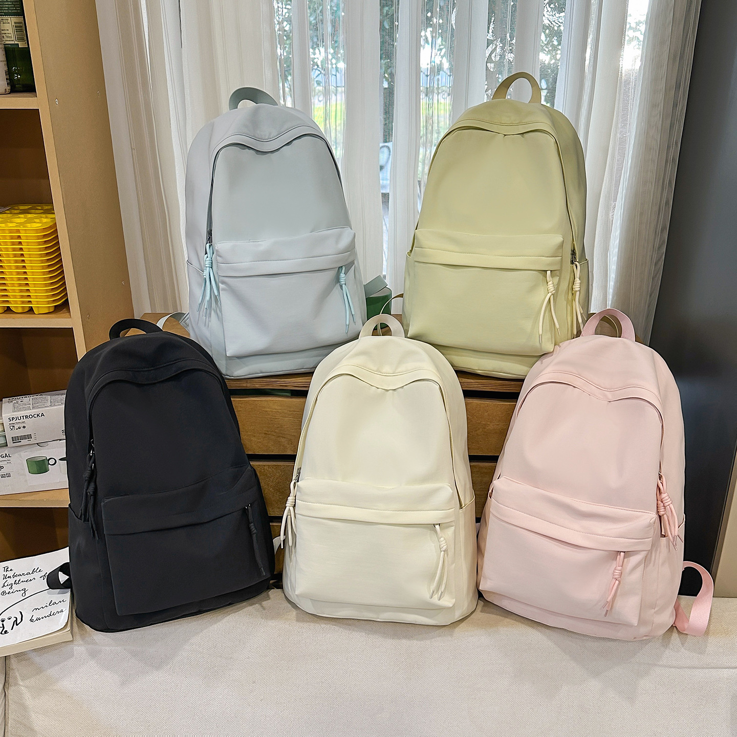 Moda americana color sólido simple ins influencers estilo explosivo mochila escolar para niñas escuela secundaria secundaria universidad mochila de viaje de dos hombros Application Scenario