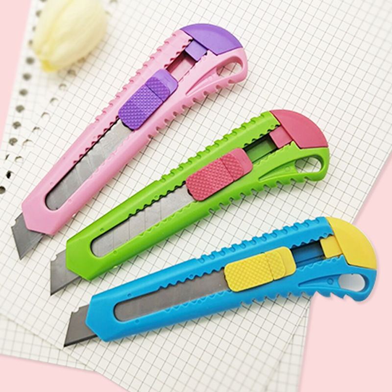 Cross-border wholesale candy two-color utility knife, large stainless steel wallpaper knife, paper cutting knife, cute express delivery knife, box opener