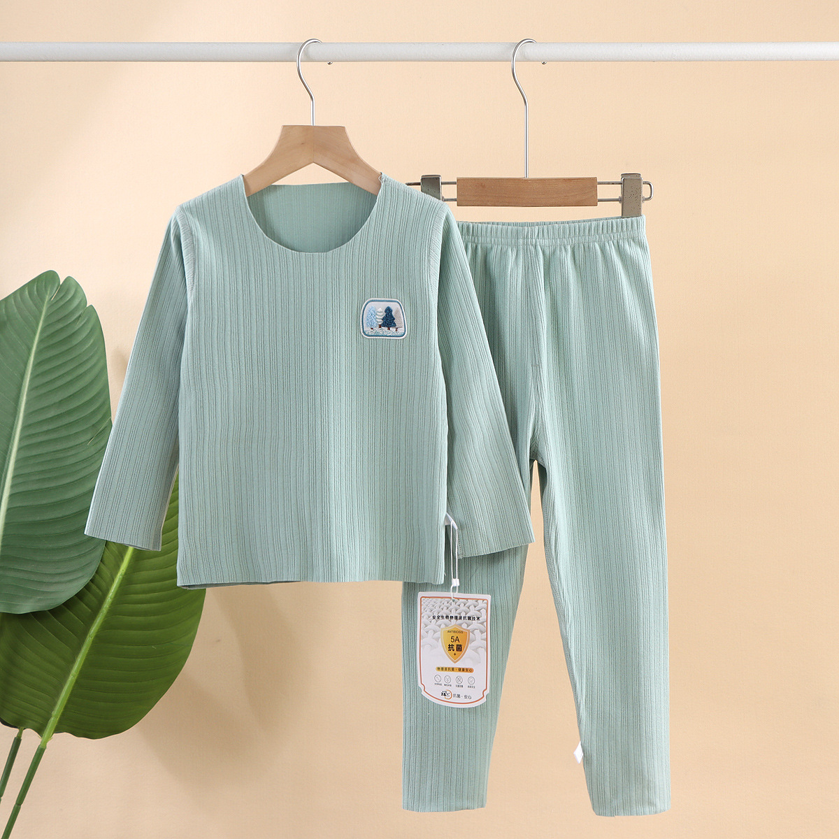 2022 Autumn/Winter new men's and girls' underwear sets, children's hair-smoothing hot boneless fleece traceless long Johns and long pants Application Scenario