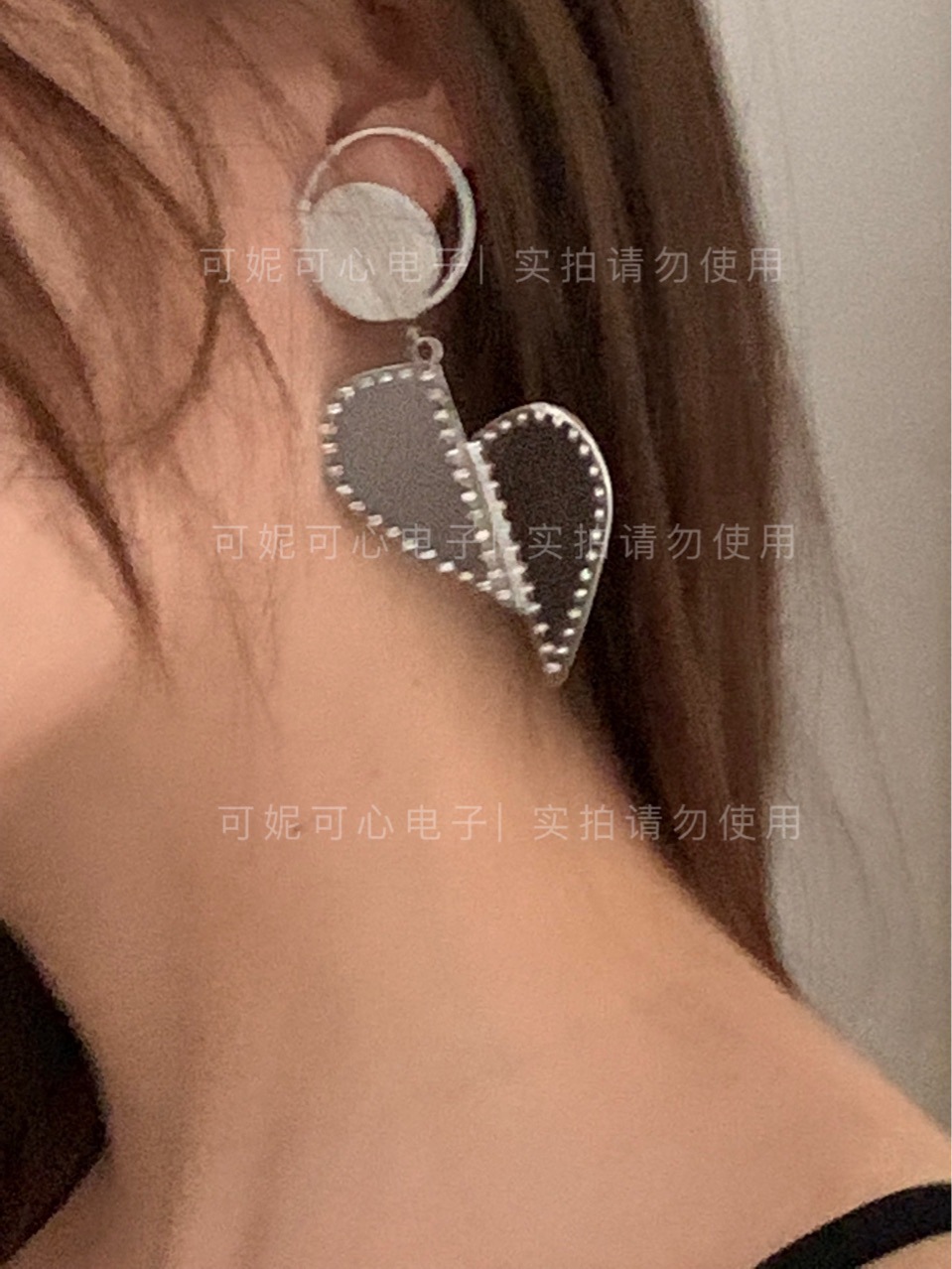 23新款工艺很复杂的一款耳夹爱心对折工作光面有略痕单只银色B2/2