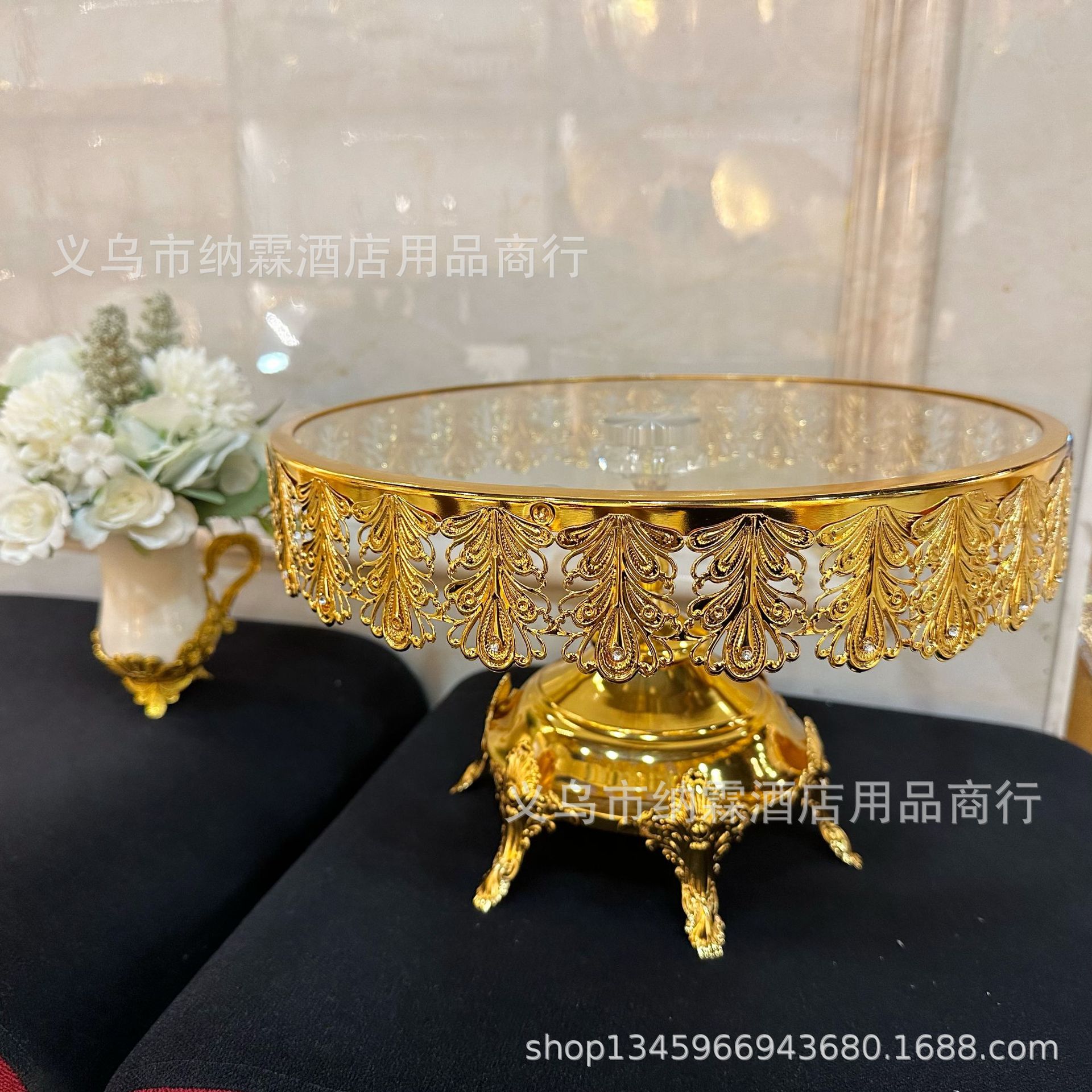 A simple European-style candy plate with glass and crystal for home use, a modern living room creative large plate