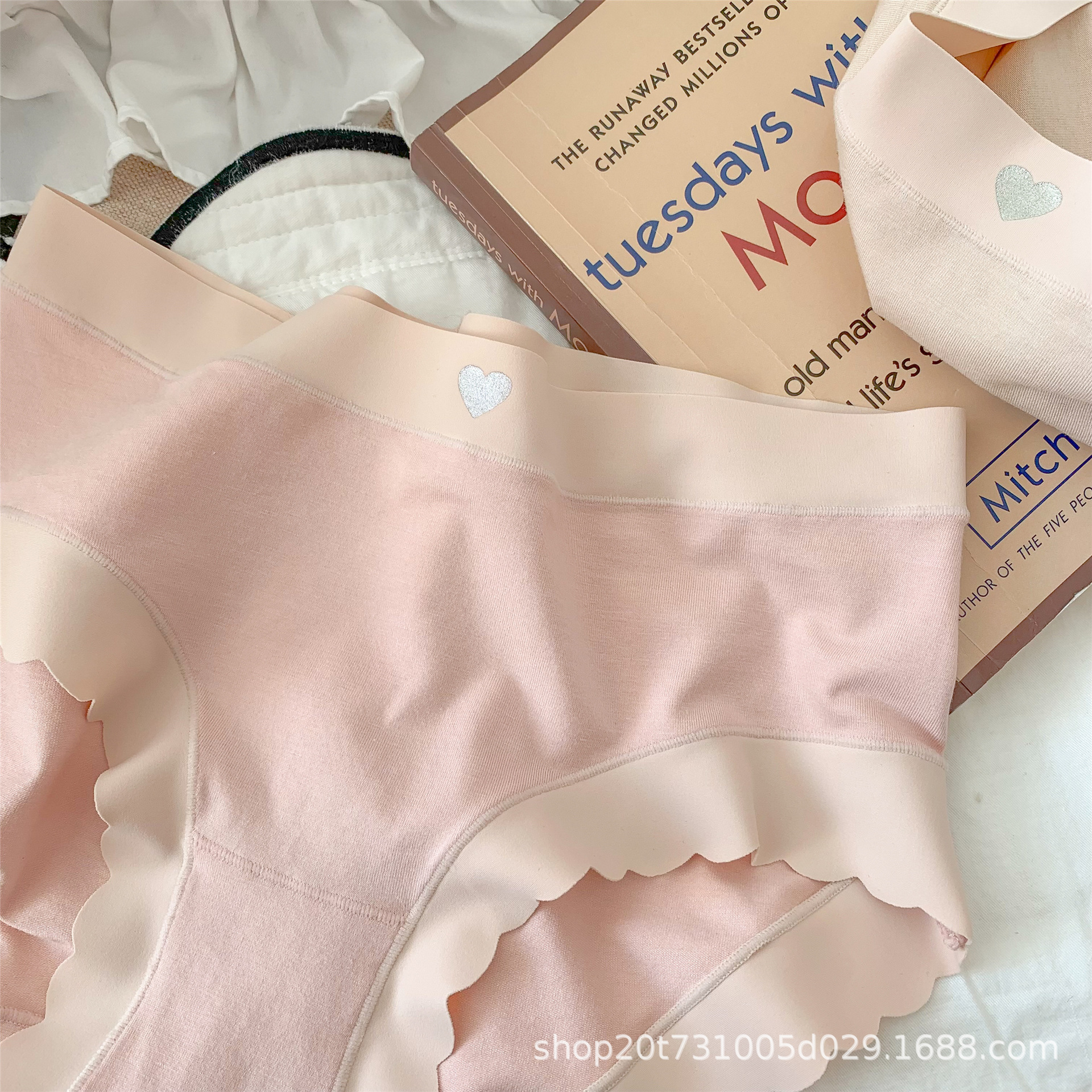 Nueva llegada bragas de día de las mujeres modal fabric transpirable traceless cute triangle bragas de algodón de las mujeres wholesale Application Scenario