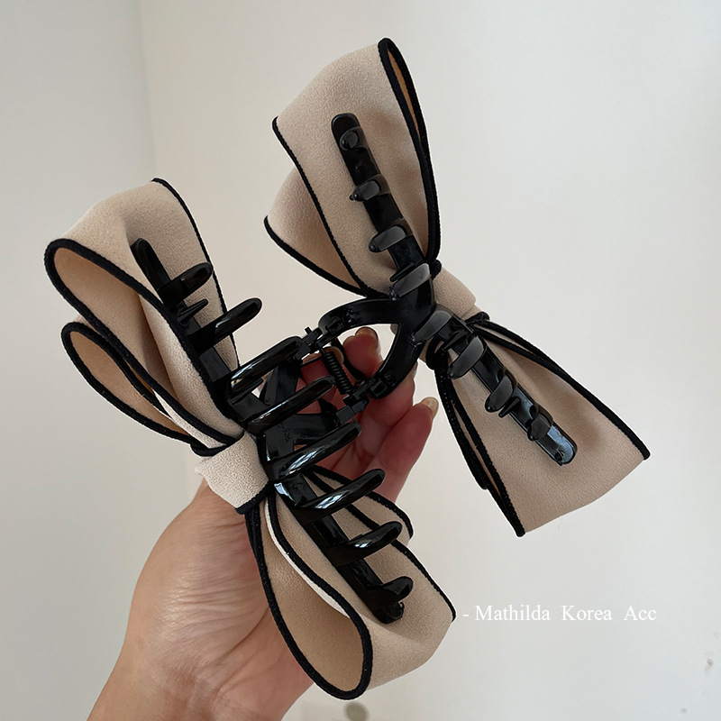 Korean autumn and winter new fashionable black and white bow large bun hair clip, outdoor girl shark clip hair clip accessory pic 6