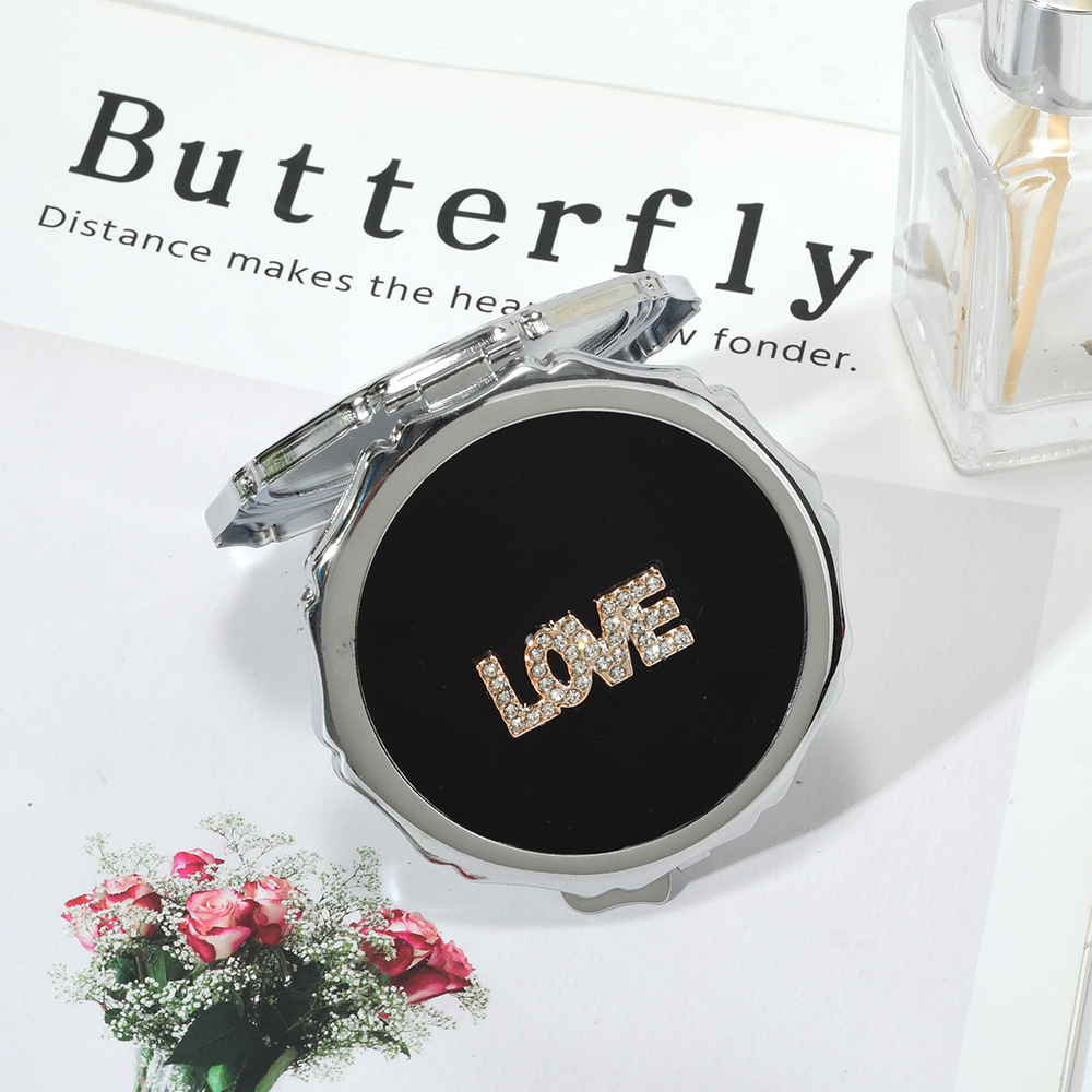 Custom-made folding makeup mirror, round LOVE sparkling diamond portable mini mirror, girls' touch-up mirror when going out Application Scenario