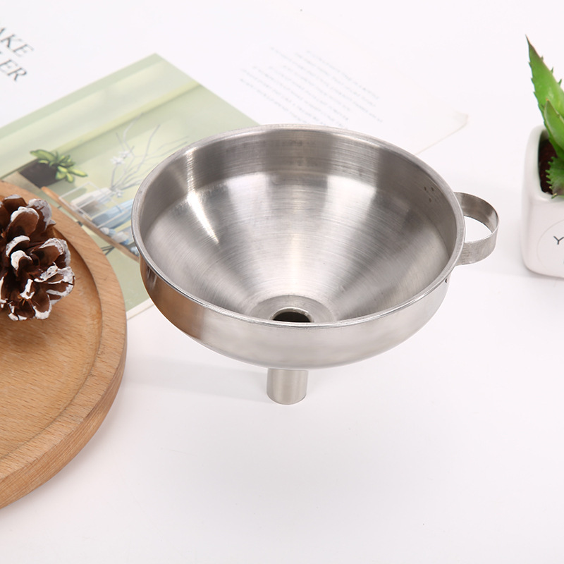 Factory direct sales of stainless steel funnel wine, oil and multi-purpose, wholesale two-yuan store supply
