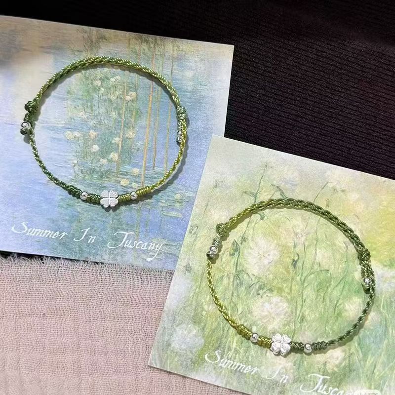 This is a unique and exquisite four-leaf clover hand-woven four-leaf clover bracelet with a touch of traditional Chinese trend and style. It is a light luxury and versatile adjustable bracelet Specification image