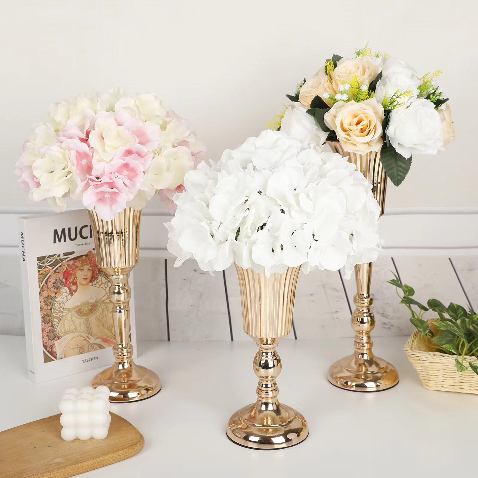 European Cross Border Tabletop Wedding Props Metal Crafts Flower Arranger Electroplating Vase Wedding Table Decoration Application Scenario