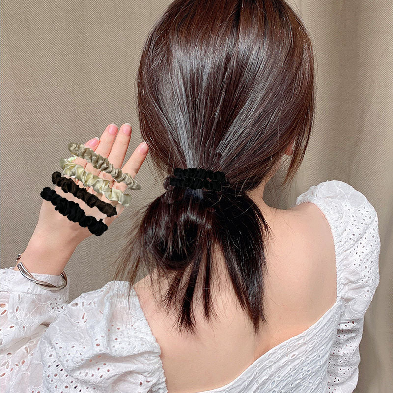 Korean pleated large intestine hair tie, chanel-style satin retro hair tie, elegant hair tie, graceful hair tie for women Application Scenario