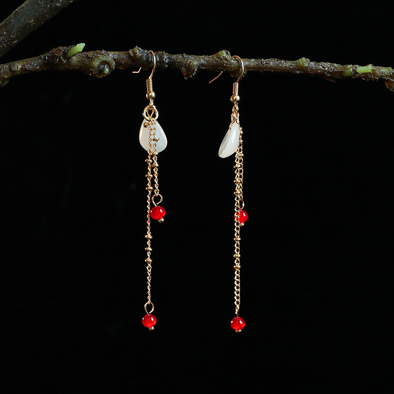 Wholesale Hanfu hair comb, earrings, hair clips, five-piece set, ancient-style stepping tassel earrings, pair of Hanfu accessories Application Scenario