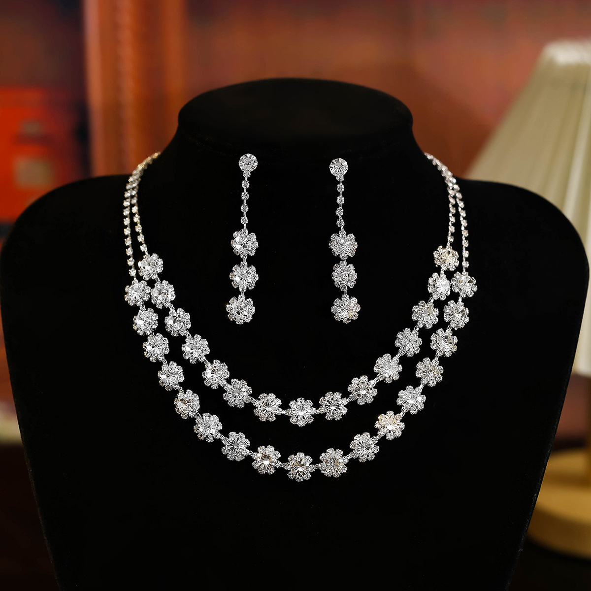 Factory direct sales of luxurious and elegant European and American bridal chain accessories, high-end wedding necklaces, earrings and other sets