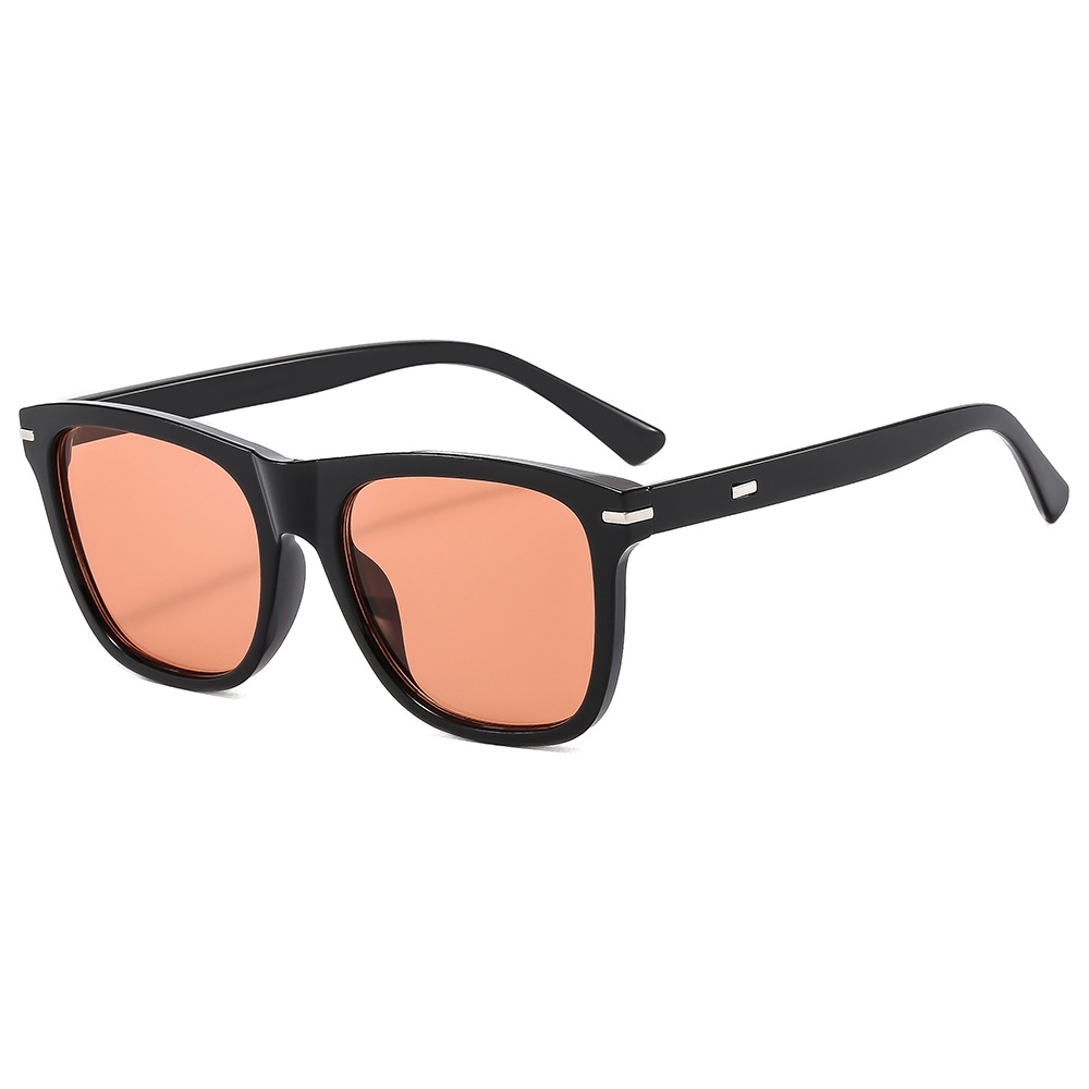 The 2024 new stylish Korean-style square-framed UV-resistant sunglasses for women exude a sense of sophistication. The same style of sunglasses as the Internet celebrity Mi Ding is trendy Application Scenario
