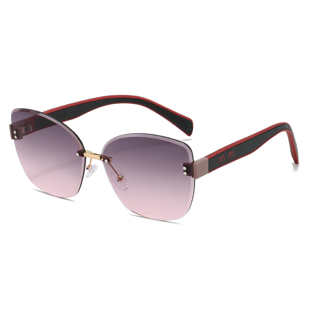 2025 New women's sunglasses, European and American fashion frameless trimmed sunglasses, slimming and UV-protective sunglasses Application Scenario
