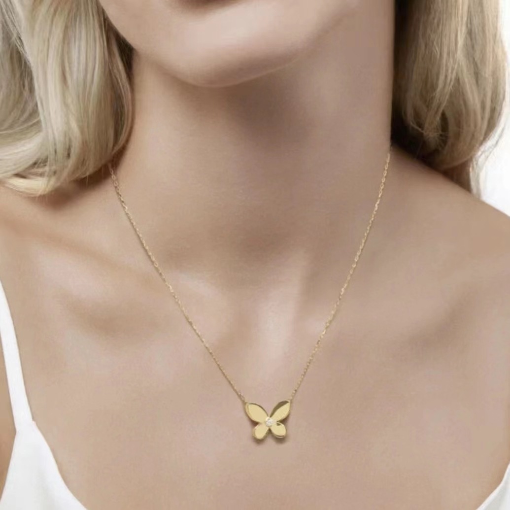 V Gold High Version Moisanite Phantom Butterfly Necklace Female 18K Rose Gold Tempting Glossy Butterfly Personality Clavicle Chain Application Scenario