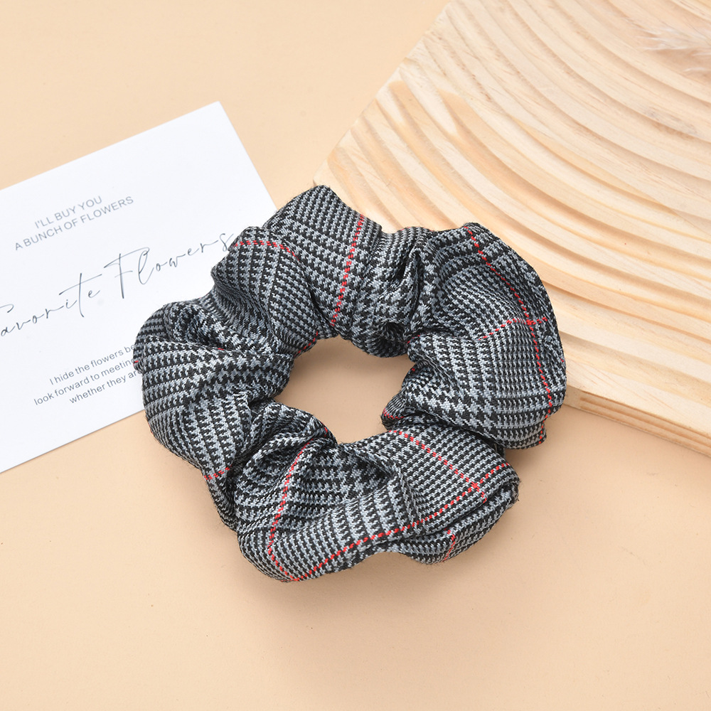 Wholesale of the 2023 new thousand-bird checkered large intestine hair band, a fashionable checkered headwear, and a retro classic hair band from the manufacturer Specification image
